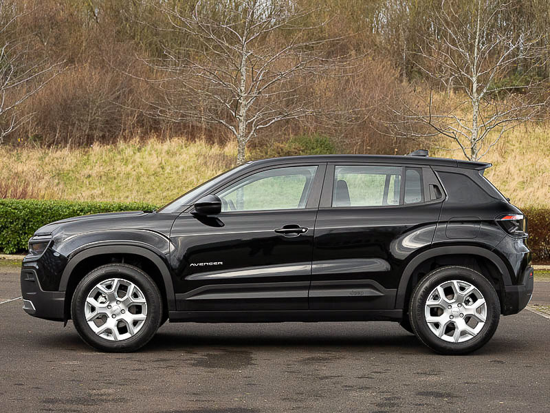 Jeep Avenger 1.2 E-hybrid Altitude Dct Black #4