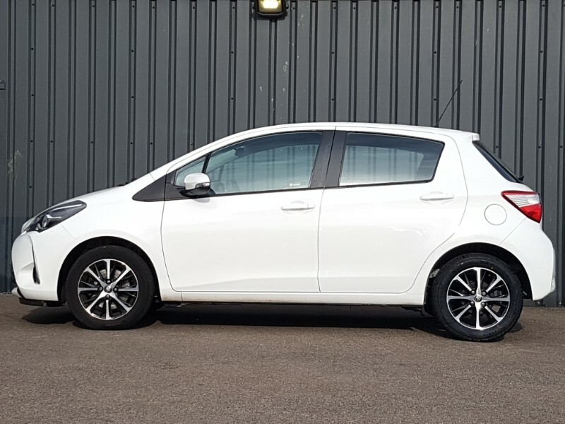 Toyota Yaris 1.5 Vvt-i Icon Tech SW19TWJ White #4