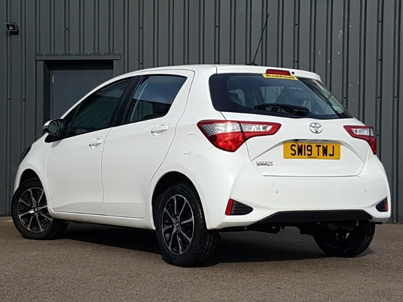 Toyota Yaris 1.5 Vvt-i Icon Tech SW19TWJ White #2