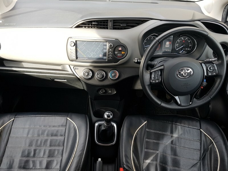 Toyota Yaris 1.5 Vvt-i Icon Tech SW19TWJ White #3
