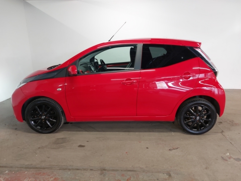 Toyota Aygo 1.0 Vvt-i X-style X-shift SA67GYK Red #4