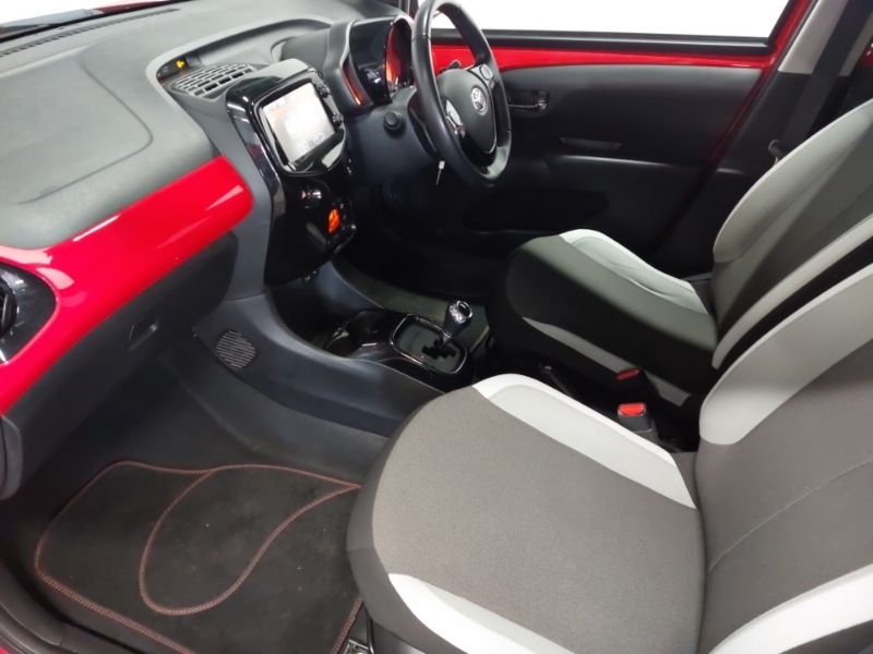 Toyota Aygo 1.0 Vvt-i X-style X-shift SA67GYK Red #5