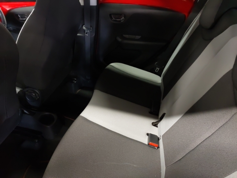 Toyota Aygo 1.0 Vvt-i X-style X-shift SA67GYK Red #6