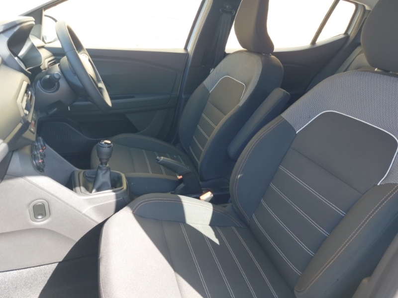 Dacia Sandero Stepway 1.0 Tce Essential YH73URJ White #5