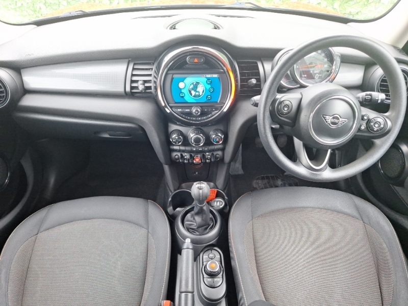 Mini Hatch 1.5 Cooper Classic II LM69UCX Red #4