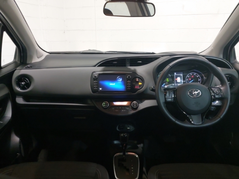 Toyota Yaris 1.5 Hybrid Icon Tech Cvt SO19JZU White #3
