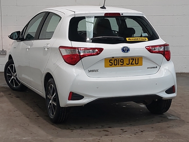 Toyota Yaris 1.5 Hybrid Icon Tech Cvt SO19JZU White #2
