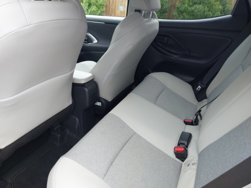 Toyota Yaris 1.5 Hybrid Excel Cvt DS72HFE Red #6