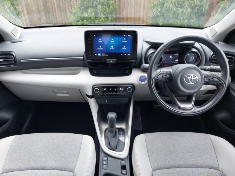 Toyota Yaris 1.5 Hybrid Excel Cvt DS72HFE Red #3