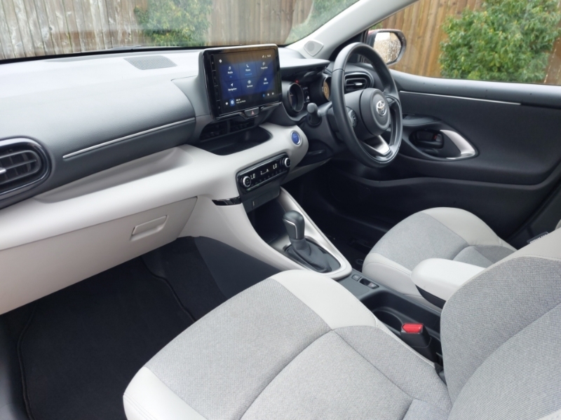 Toyota Yaris 1.5 Hybrid Excel Cvt DS72HFE Red #5