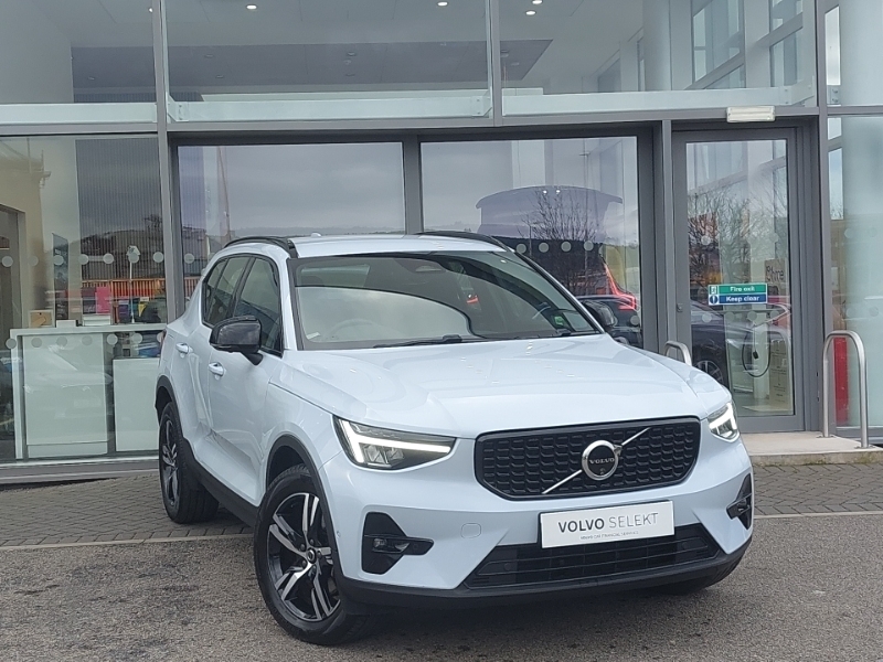 Volvo XC40 2.0 B4p Plus Dark Blue