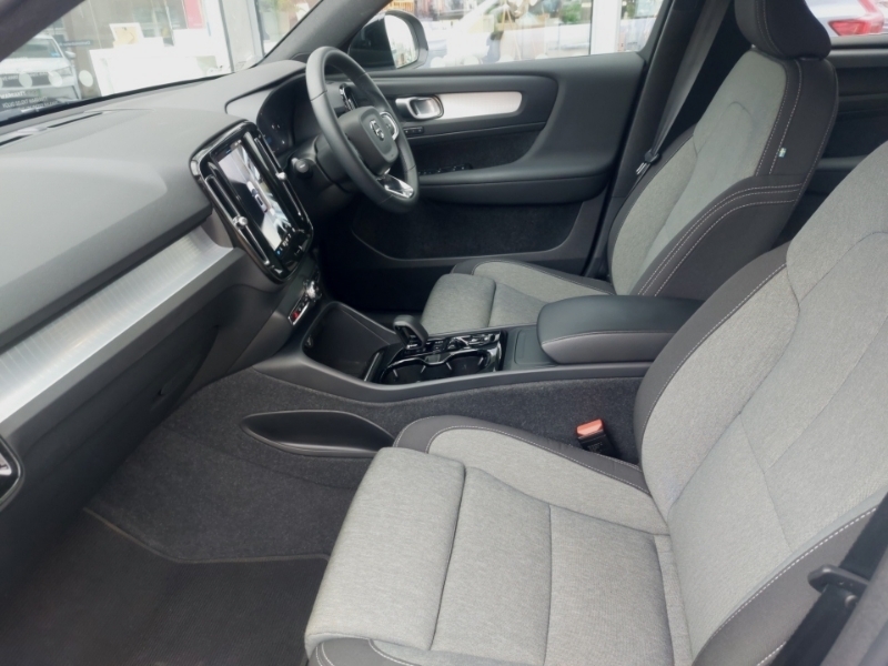 Volvo XC40 2.0 B4p Plus Dark ST73ZYN Blue #5