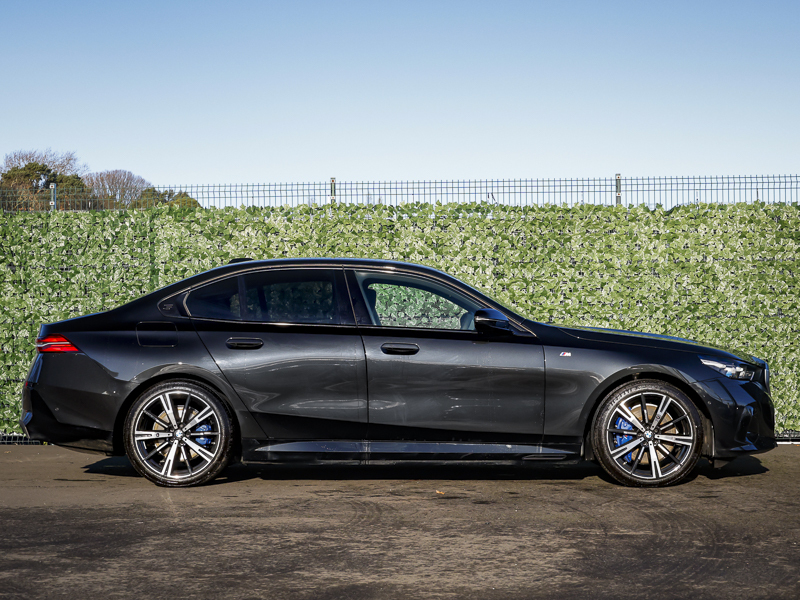 BMW i5 250Kw Edrive40 M Sport 84Kwh Black #3
