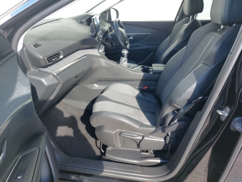Peugeot 3008 1.2 Puretech Allure Premium HT21ZVD Black #5