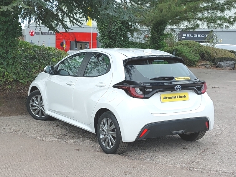 Toyota Yaris 1.5 Hybrid Icon Cvt MF72TZT White #2