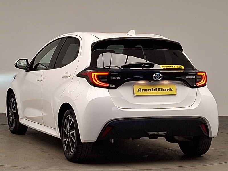 Toyota Yaris 1.5 Hybrid Design Cvt NA72CFF White #2