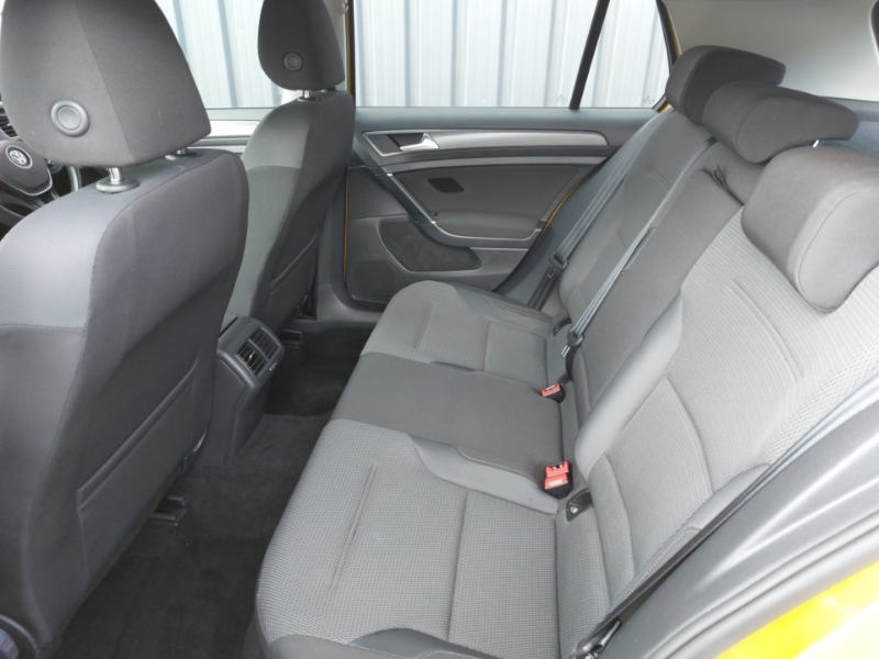 Volkswagen Golf 1.6 Tdi Se Nav Dsg YH68URU Yellow #6