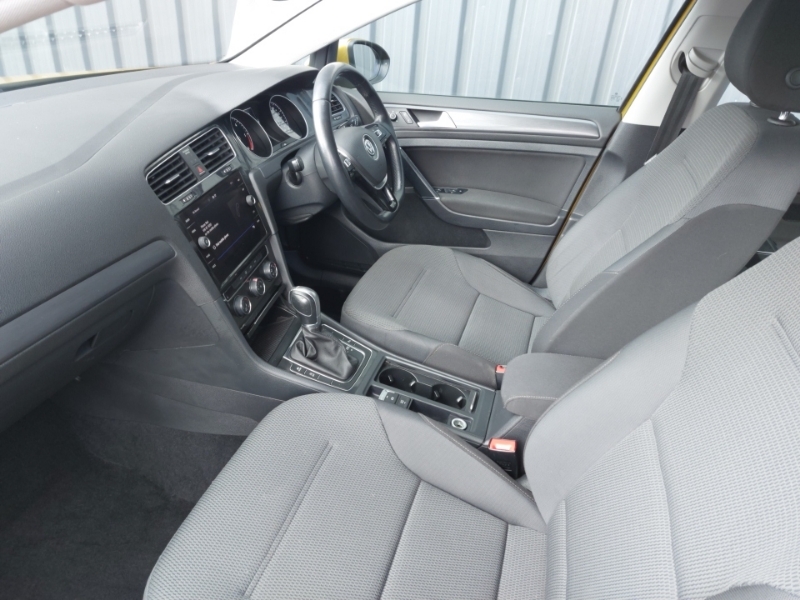 Volkswagen Golf 1.6 Tdi Se Nav Dsg YH68URU Yellow #5