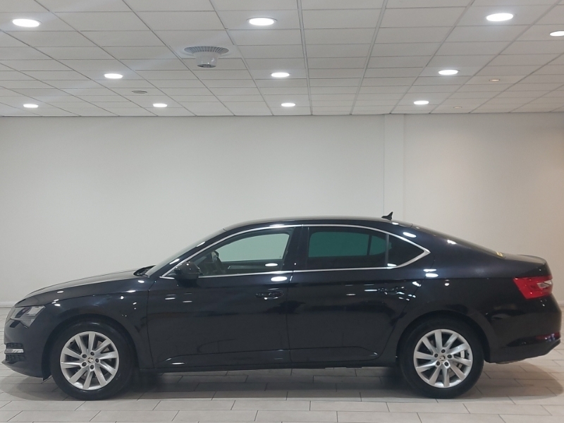 Skoda Superb 1.5 Tsi Se Technology Black #4
