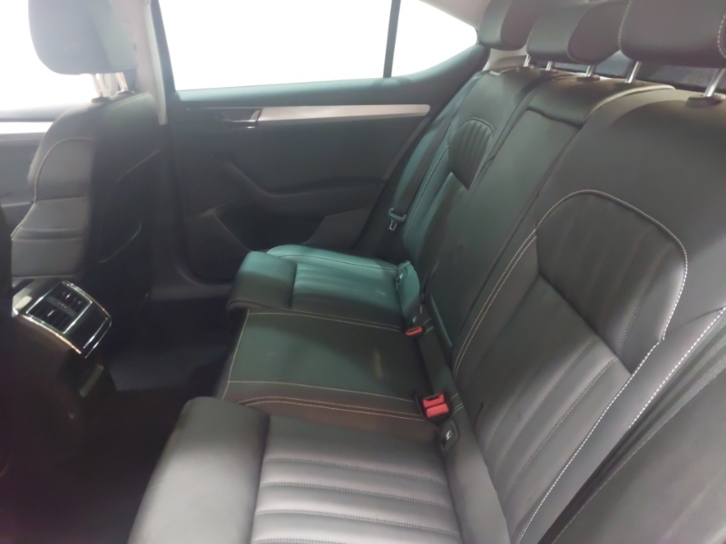 Skoda Superb 1.5 Tsi Se Technology Black #6