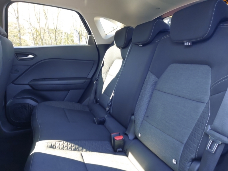 Renault Captur 1.6 E-tech Hybrid 145 Iconic Edition SA22GHZ Black #6