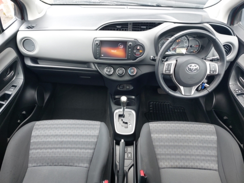 Toyota Yaris 1.33 Vvt-i Icon Tss Cvt Red #3