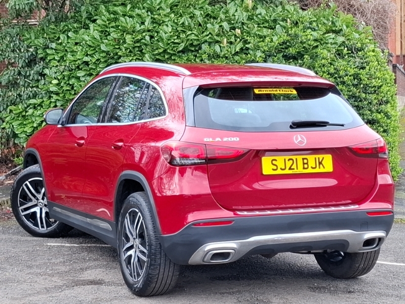 Mercedes-Benz GLA Class Gla 200 Sport SJ21BJK Red #2