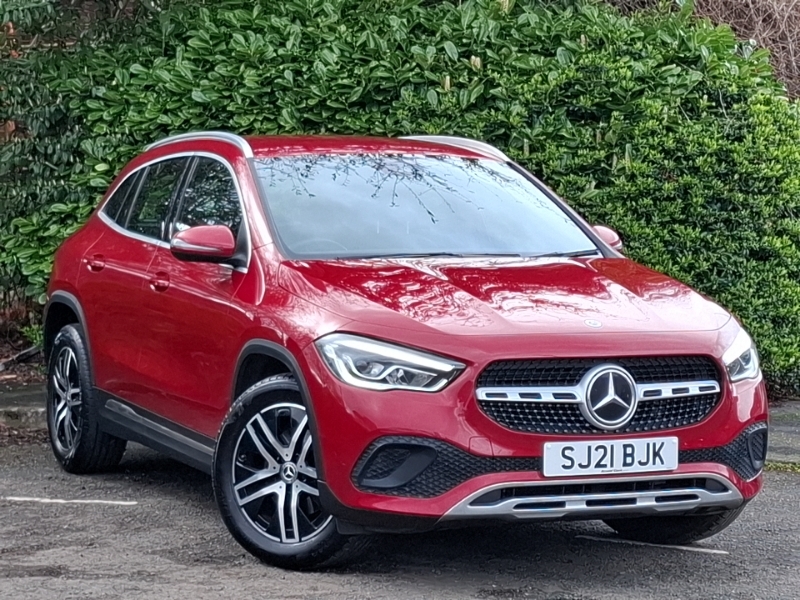 Mercedes-Benz GLA Class Gla 200 Sport Red