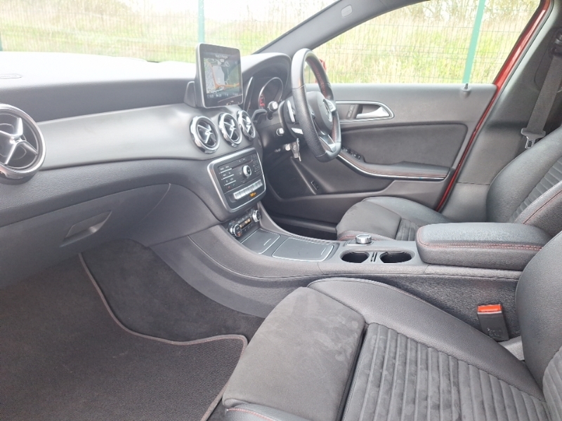 Mercedes-Benz GLA Class Gla 180 Amg Line Edition Red #5
