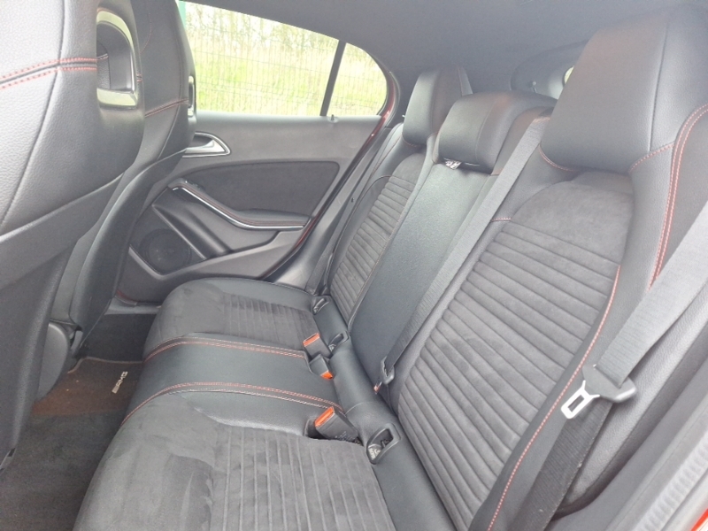 Mercedes-Benz GLA Class Gla 180 Amg Line Edition Red #6