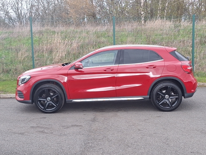 Mercedes-Benz GLA Class Gla 180 Amg Line Edition Red #4