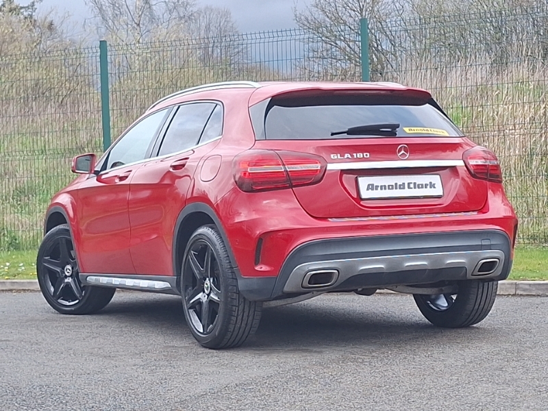 Mercedes-Benz GLA Class Gla 180 Amg Line Edition Red #2