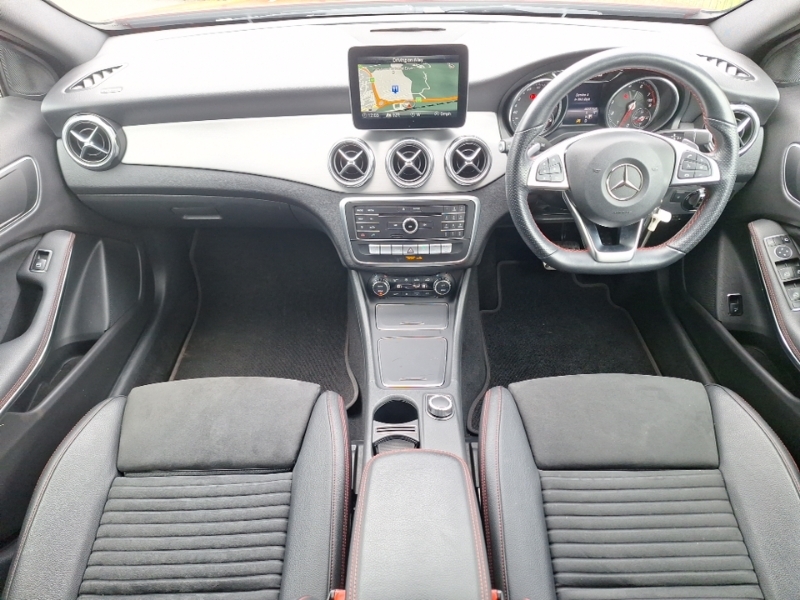 Mercedes-Benz GLA Class Gla 180 Amg Line Edition Red #3