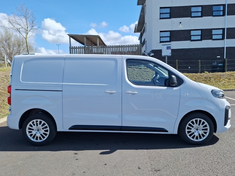 Peugeot Expert 2.0 Bluehdi 145 Asphalt Van SA26MDU White #4