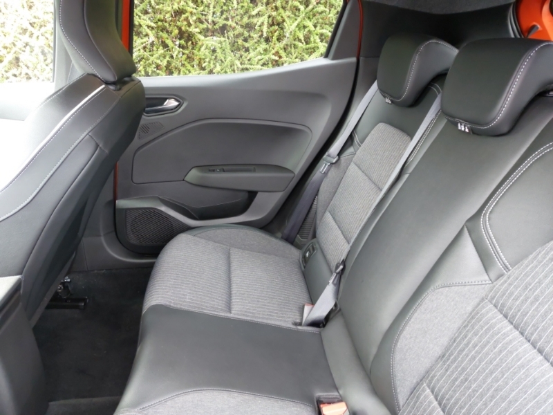 Renault Clio 1.6 E-tech Full Hybrid 145 Techno GV72WWT Orange #6