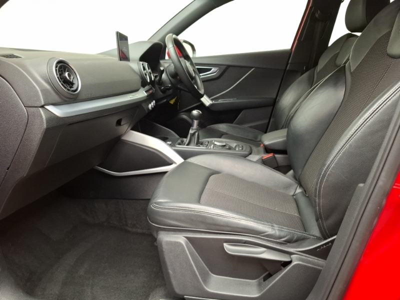 Audi Q2 35 Tfsi S Line DA20EJL Red #5