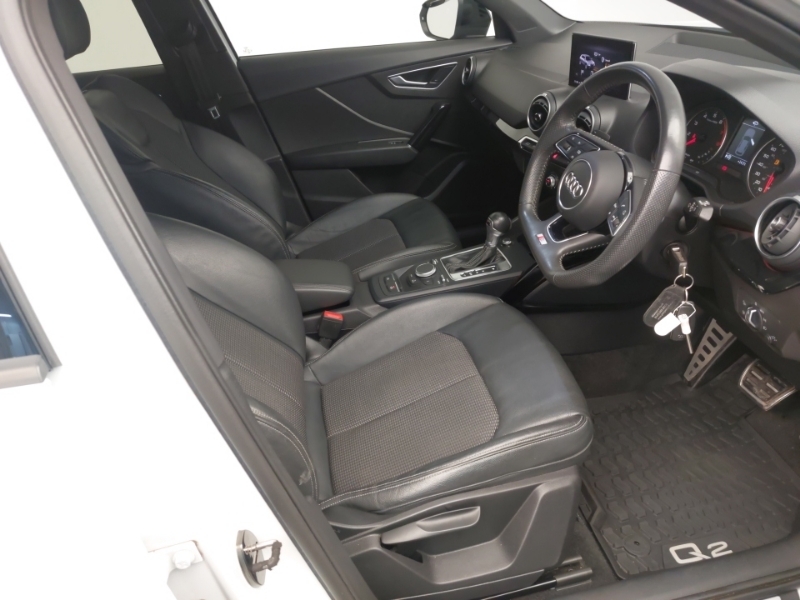 Audi Q2 35 Tfsi Black Edition S Tronic SD70ZZF White #6
