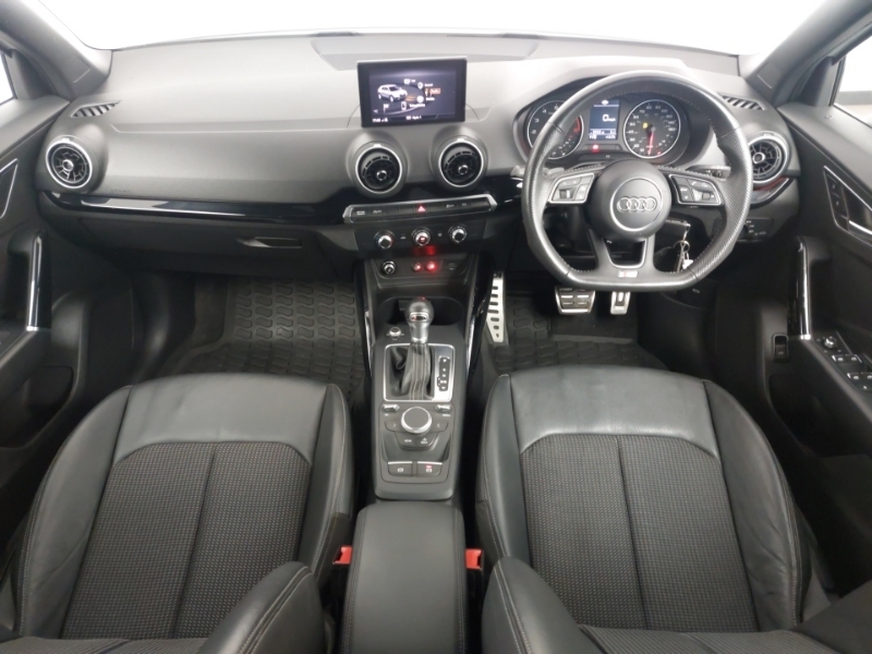 Audi Q2 35 Tfsi Black Edition S Tronic SD70ZZF White #4