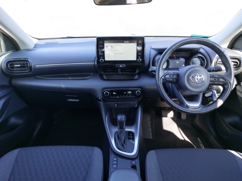 Toyota Yaris 1.5 Hybrid Design Cvt PJ71TWX White #3