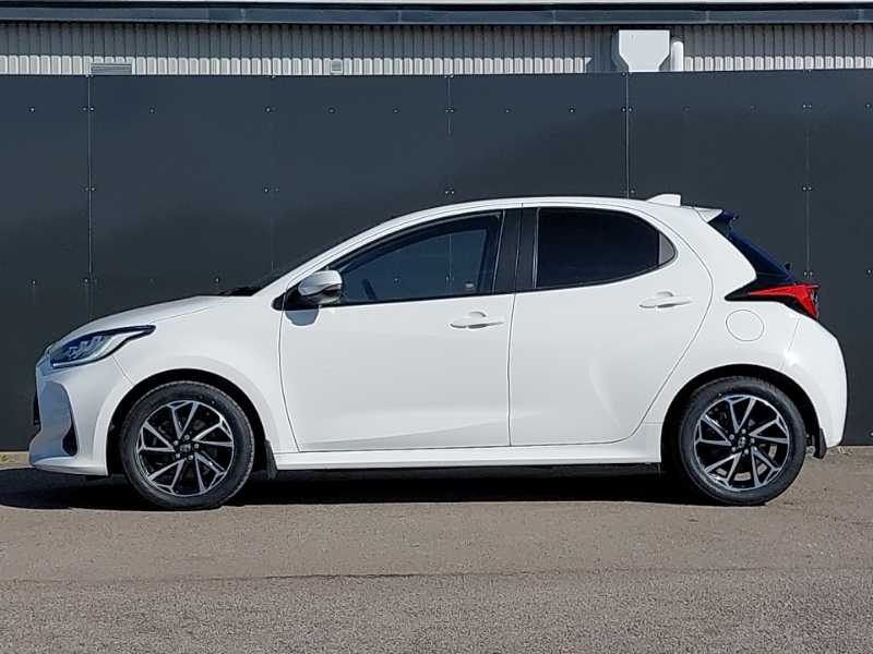 Toyota Yaris 1.5 Hybrid Design Cvt PJ71TWX White #4