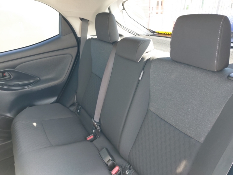 Toyota Yaris 1.5 Hybrid Design Cvt PJ71TWX White #6
