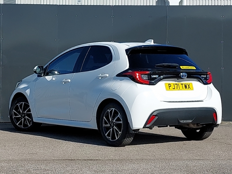 Toyota Yaris 1.5 Hybrid Design Cvt PJ71TWX White #2