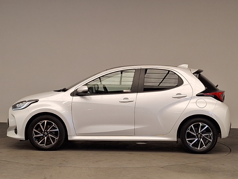 Toyota Yaris 1.5 Hybrid Design Cvt Navpanoramic Roof DU23XTW White #4