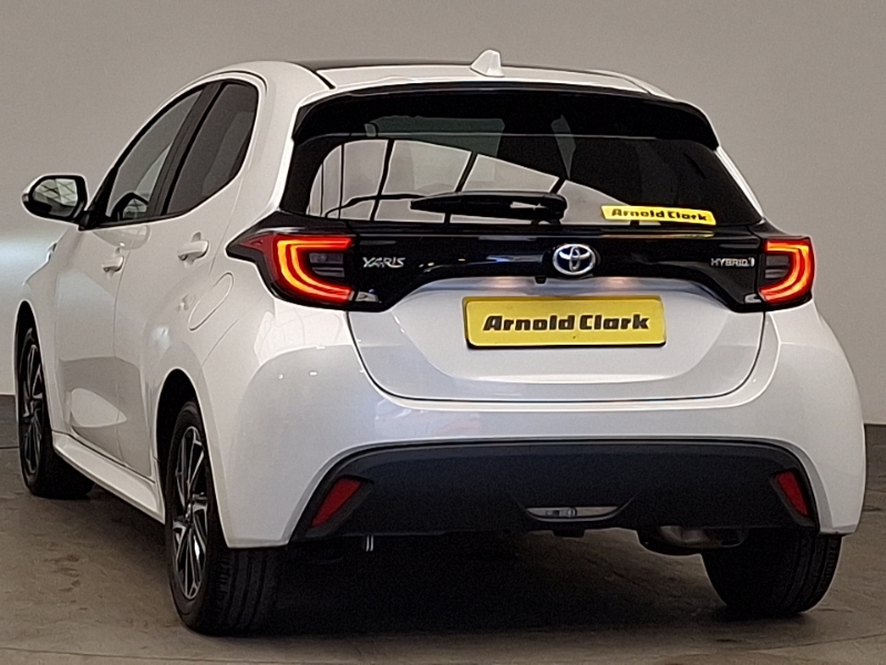 Toyota Yaris 1.5 Hybrid Design Cvt Navpanoramic Roof DU23XTW White #2