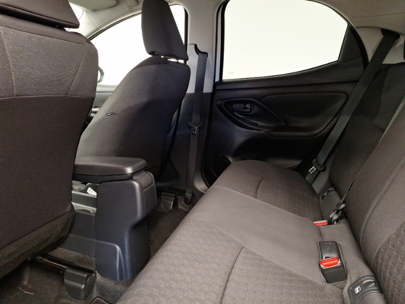 Toyota Yaris 1.5 Hybrid Design Cvt Navpanoramic Roof DU23XTW White #6