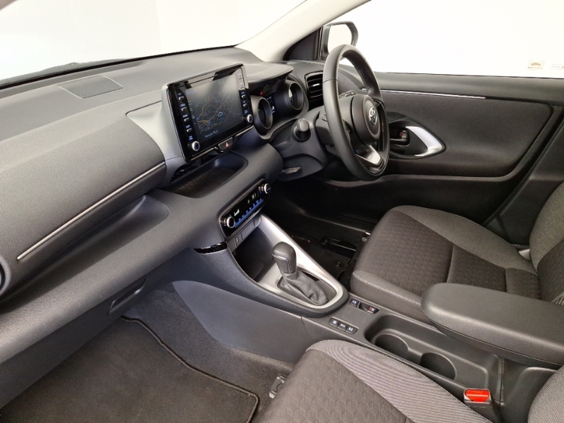 Toyota Yaris 1.5 Hybrid Design Cvt Navpanoramic Roof DU23XTW White #5