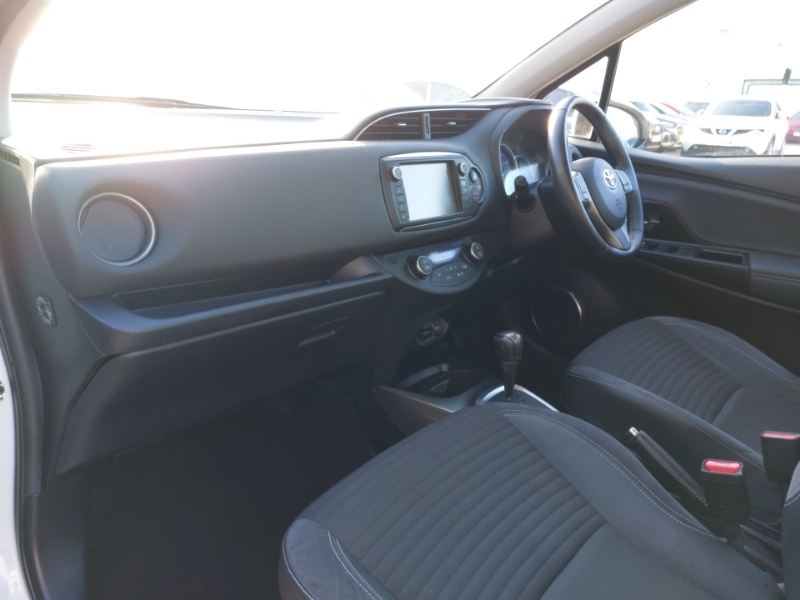 Toyota Yaris 1.5 Hybrid Excel Cvt PO15YOM White #5