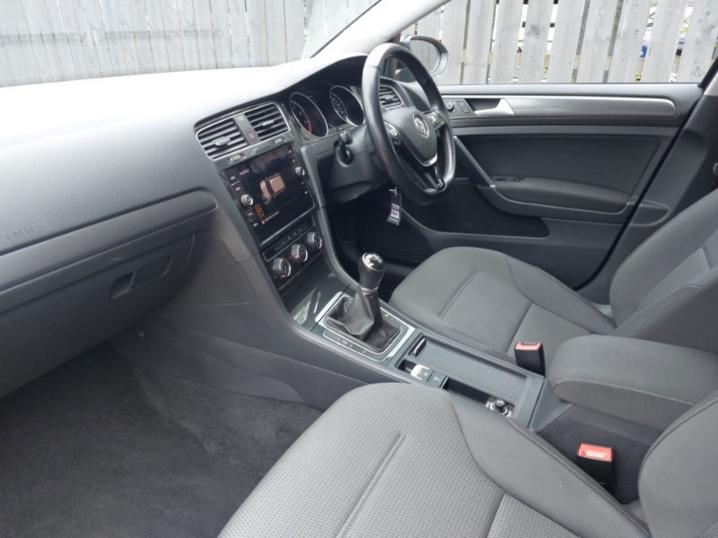 Volkswagen Golf 1.0 Tsi 115 Match SH19FLV Black #5