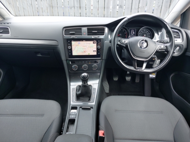 Volkswagen Golf 1.0 Tsi 115 Match SH19FLV Black #3