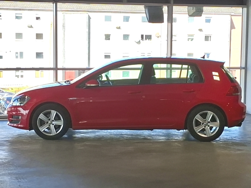 Volkswagen Golf 1.0 Tsi Match Bluemotion Edition Red #4